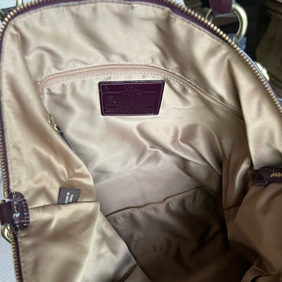 COACH Patent Leather handbag. - Picture 3 of 7